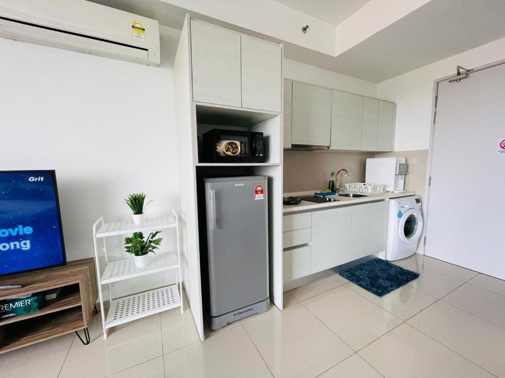 Homestay I-City Cantik, Tenang, Wifi, 4K Smart Tv, Netflix, Coway, Free Parking Shah Alam Bagian luar foto