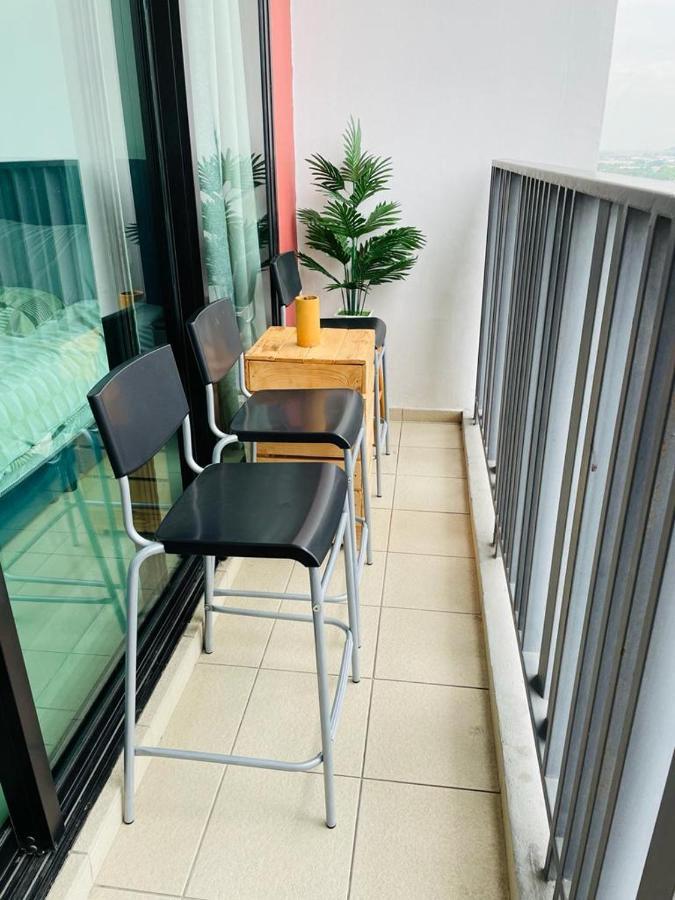 Homestay I-City Cantik, Tenang, Wifi, 4K Smart Tv, Netflix, Coway, Free Parking Shah Alam Bagian luar foto