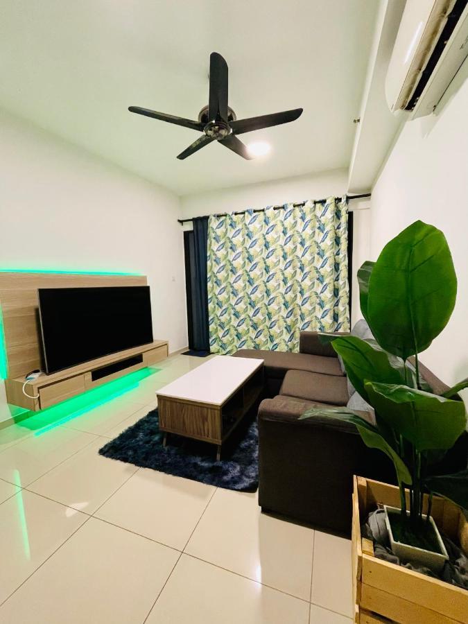 Homestay I-City Cantik, Tenang, Wifi, 4K Smart Tv, Netflix, Coway, Free Parking Shah Alam Bagian luar foto