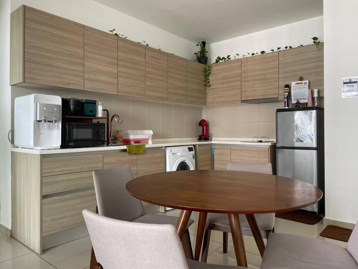 Homestay I-City Cantik, Tenang, Wifi, 4K Smart Tv, Netflix, Coway, Free Parking Shah Alam Bagian luar foto